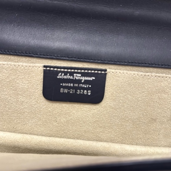 🖤Salvatore Ferragamo Gancini Clip Black Leather Clutch with Chain Strap - Picture 2 of 8